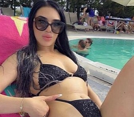 Spanische Versuchung Ana mit vielseitigem Erotikservice