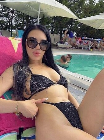 Spanische Versuchung Ana mit vielseitigem Erotikservice – Foto zur Sie sucht Ihn-Anzeige in Erharting