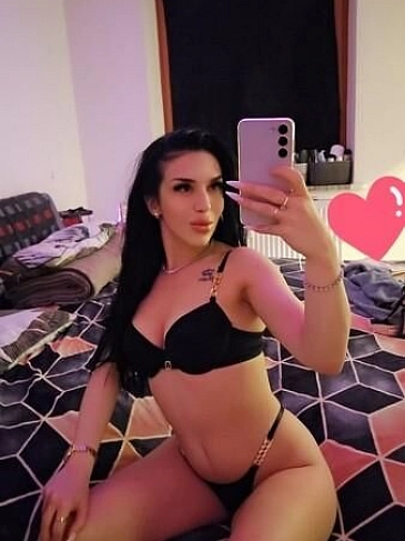Foto von Spanische Versuchung Ana mit vielseitigem Erotikservice – Sie sucht Ihn-Anzeige in Erharting